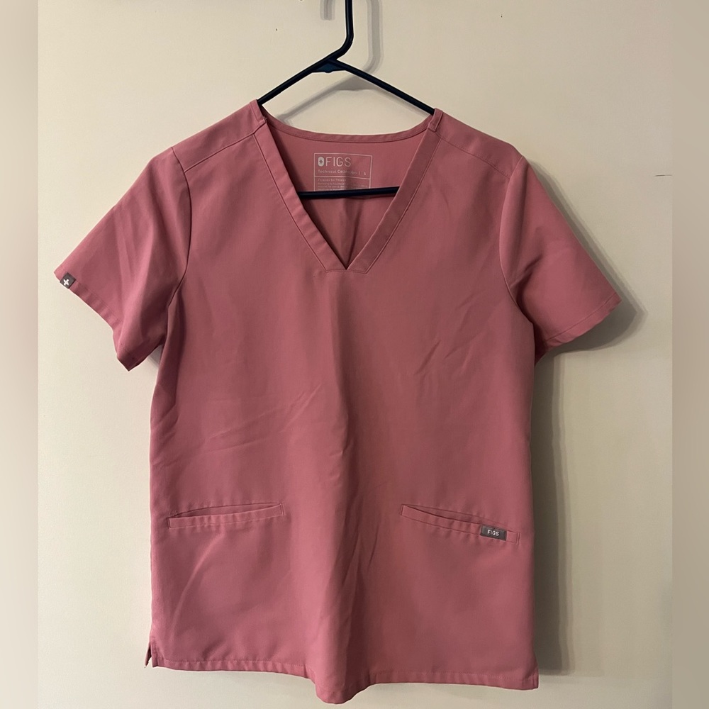FIGS. Chalk Pink color. Top: 3-pocket size S. Pants: Yola skinny pants size S/T